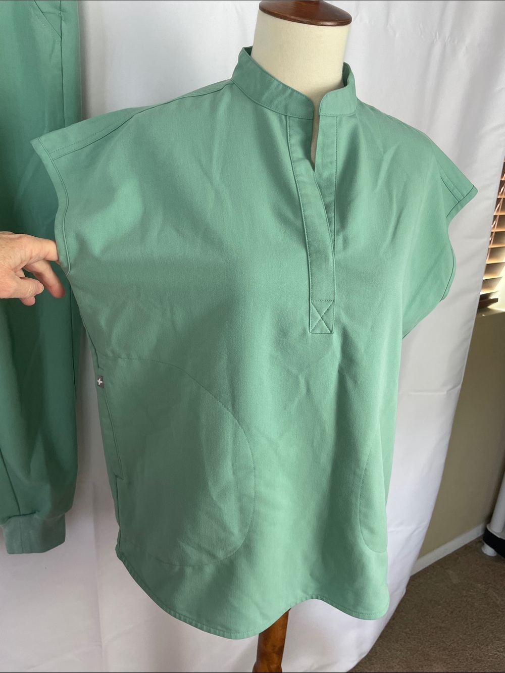 Figs Sage Green Scrub Set/Jogger Pants with Bright Orange Drawstring - Size XXS - Picture 3 of 14